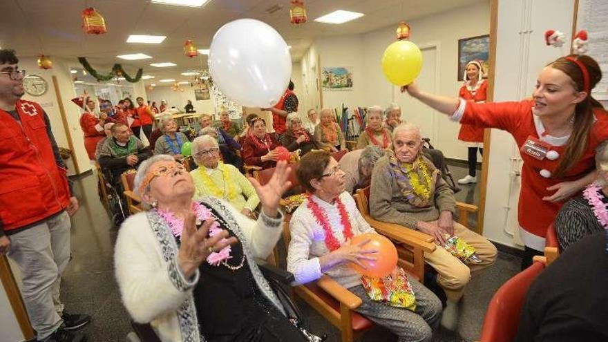 Participantes en la fiesta intergeneracional de la Cruz Roja. // G. S.