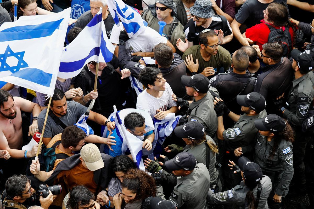 Israel aprova la llei per blindar Netanyahu mentre segueixen les protestes