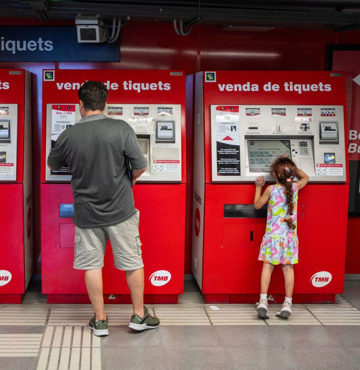 Més de la meitat  de les estacions de metro reduiran les màquines de bitllets