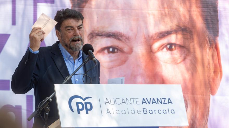 Mitin de Barcala, candidato municipal del PP en la plaza Manila de Alicante