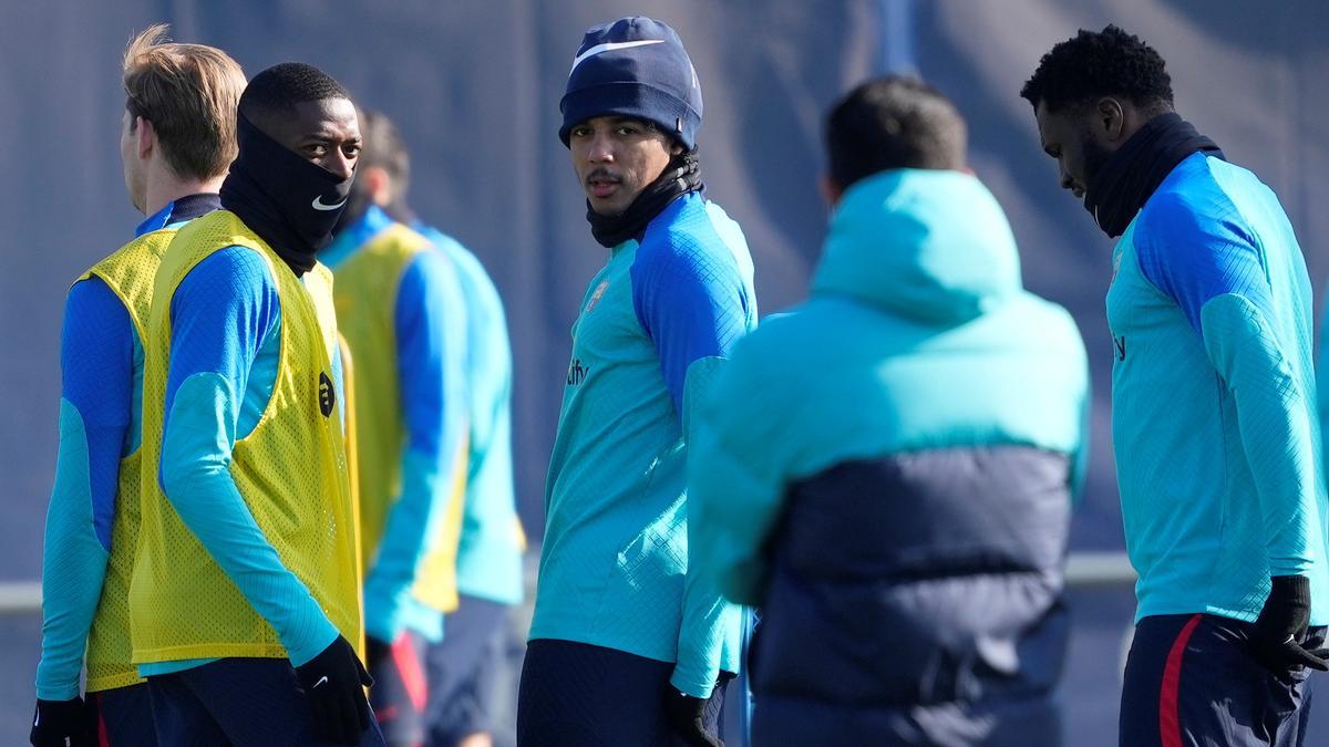 Dembélé y Koundé, en el último entrenamiento antes de la visita al Girona.