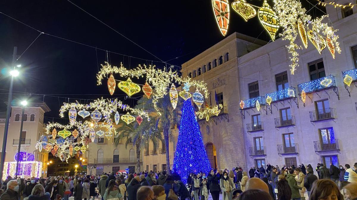 La Plaça de Baix, iluminada por Navidad