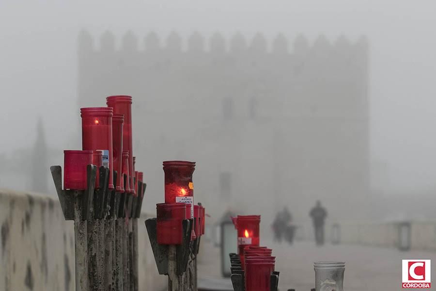 El amanecer de Córdoba bajo la niebla.