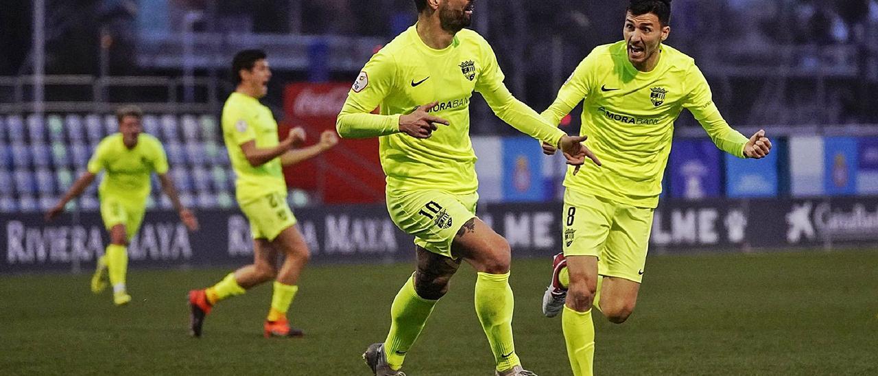 El exherculano Carlos Martínez, con el dorsal 10, celebra uno de los once goles que ha logrado con el Andorra en la primera fase de la competición. | CFA