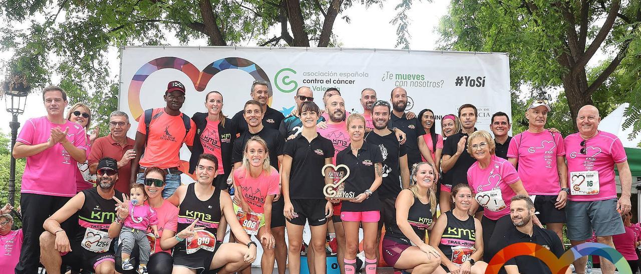 Podio de la Runcàncer de Xàtiva, con los ganadores en las categorías masculina y femenina.