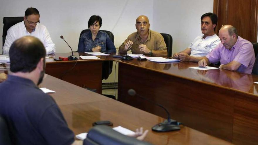 Manuel Souto y Xoán Blanco, volvieron a protagonizar un debate dialéctico.