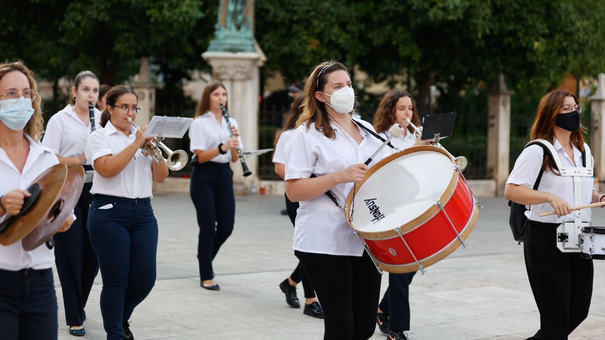 Búscate en el segundo día de Ofrenda por la calle Caballeros (entre las 18.00 y las 19.00 horas)