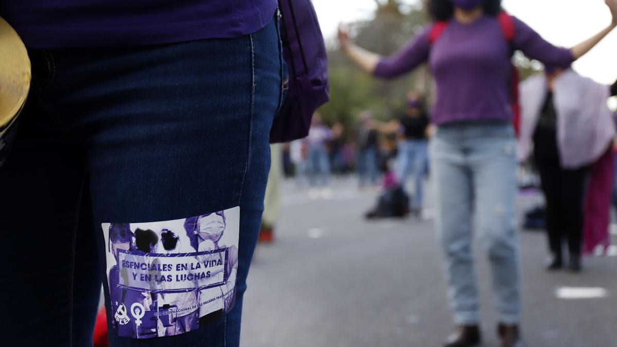 Baile feminista por el 8M en el Paseo del Parque de Málaga