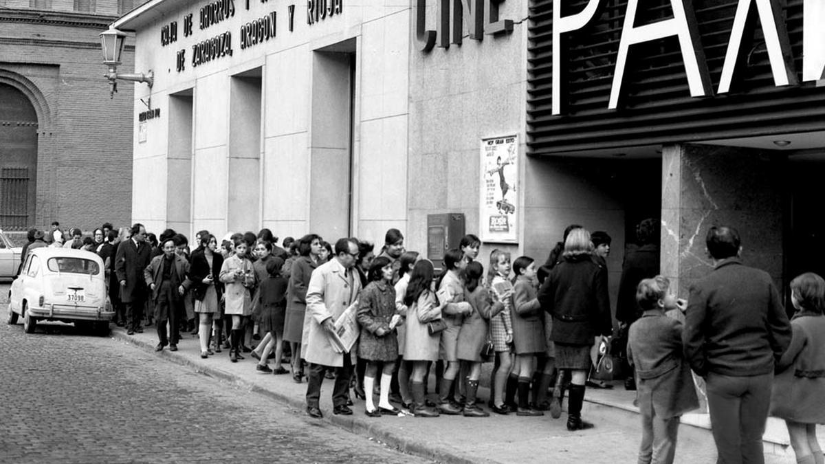 El Cine Pax estaba en el Arzobispado, en plena plaza de La Seo.