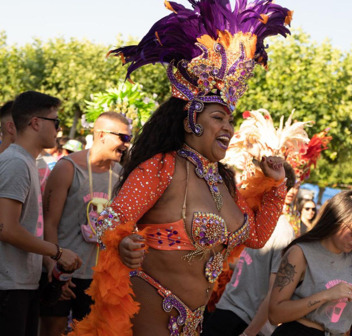 Vuelve la vida a ritmo de samba