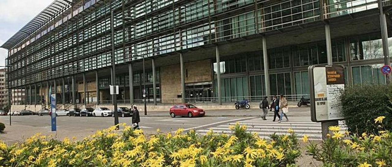 Sede principal de las Consejerías del Principado, en Oviedo. | LNE