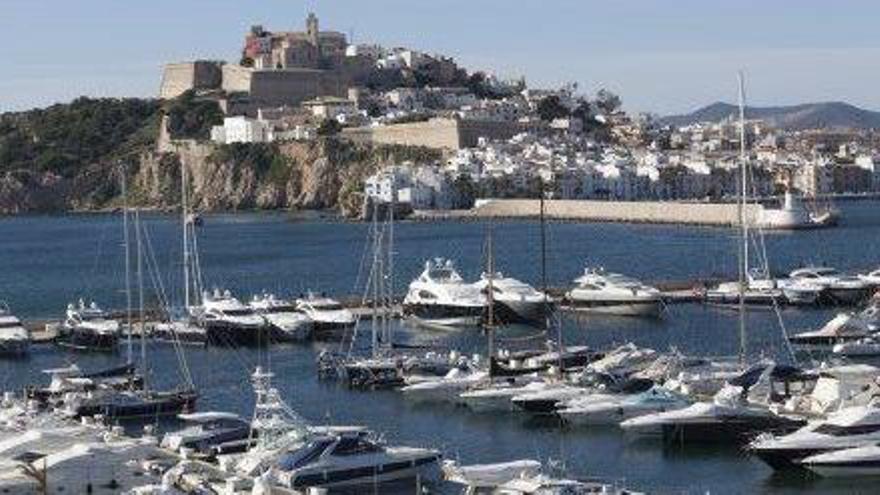 Mar de fondo por la nueva concesión del puerto deportivo Marina Botafoch -  Diario de Ibiza