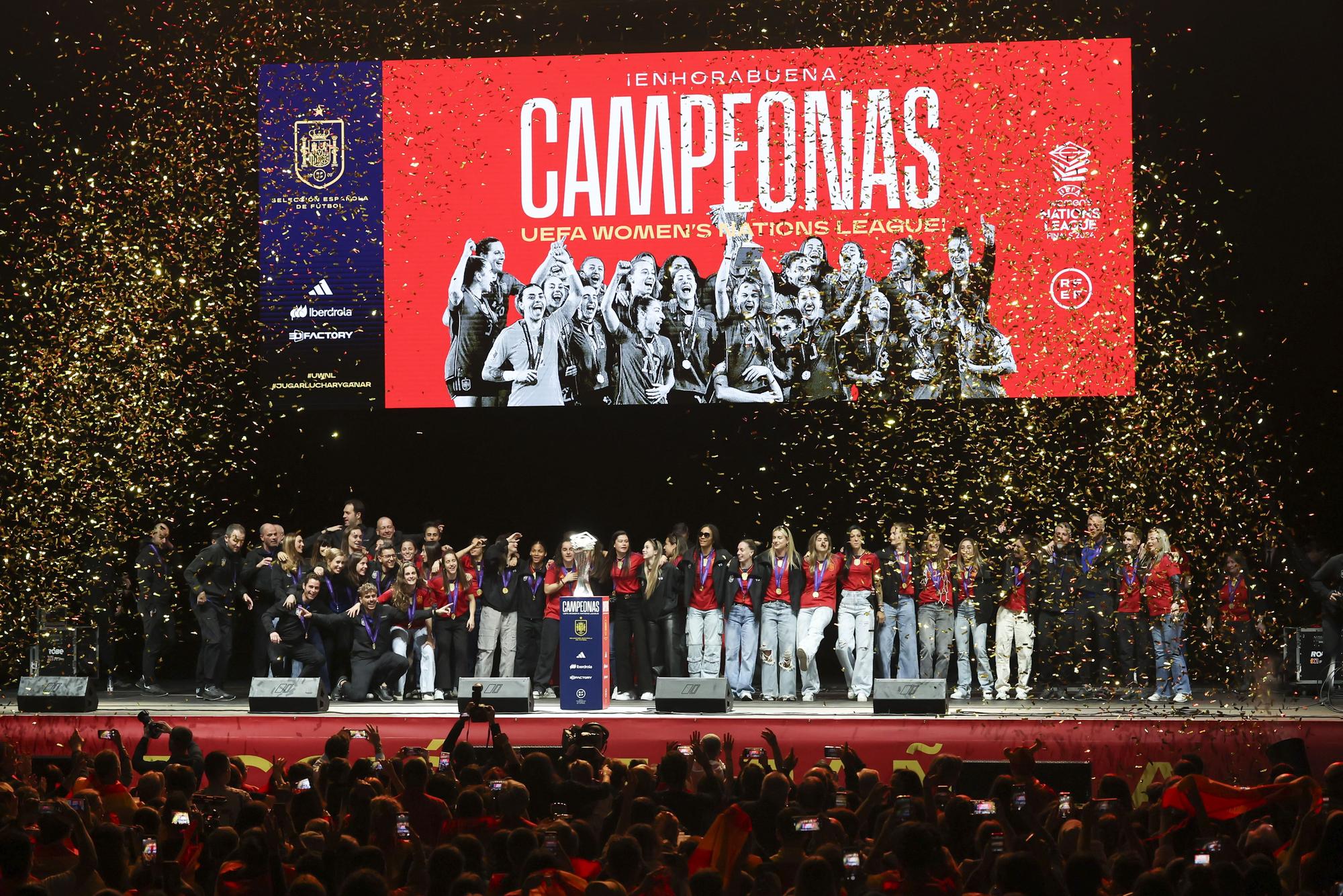 Celebración de la selección española tras ganar la Liga de Naciones Femenina