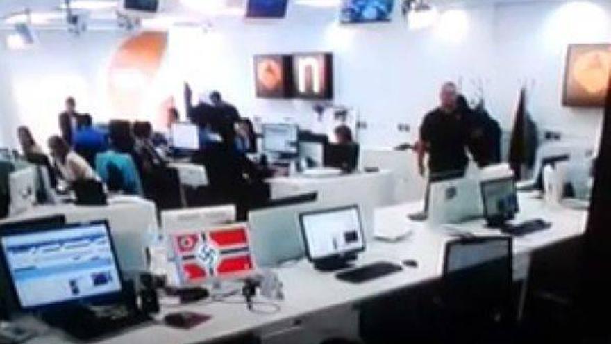 Antena 3 sale al paso de los símbolos nazis aparecidos en su redacción