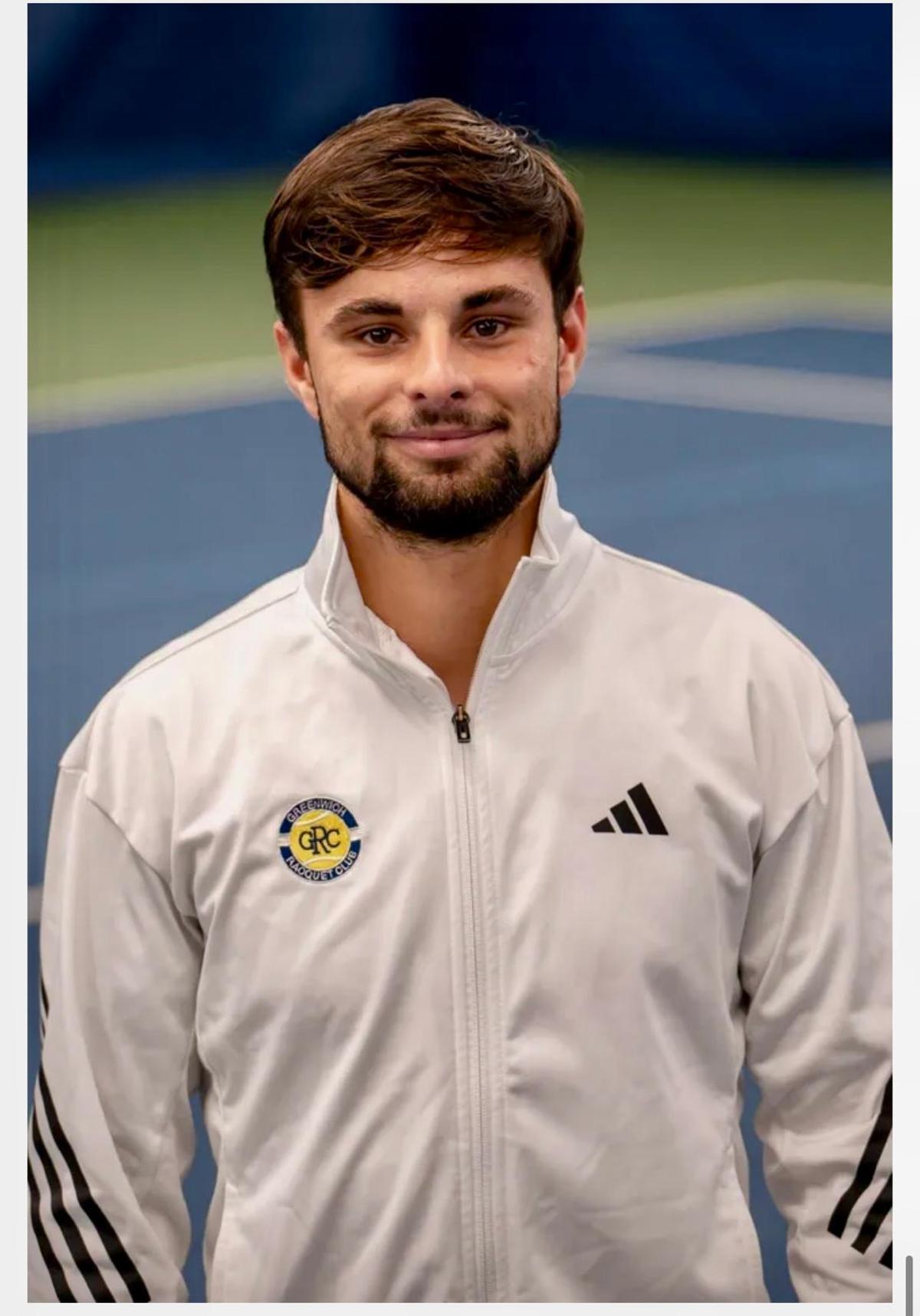 Martín, con la equipación de su equipo.