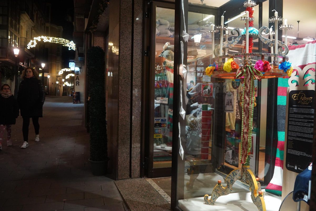 El ramo situado en el escaparate de Boizas.