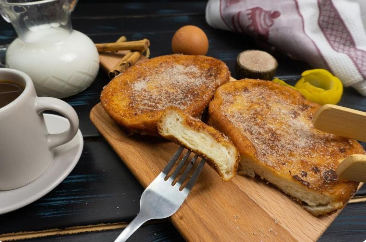 El pan de Hacendado destaca por carecer de aromas artificiales e incluir dos de los ingredientes más clásicos de esta receta: piel de limón y canela