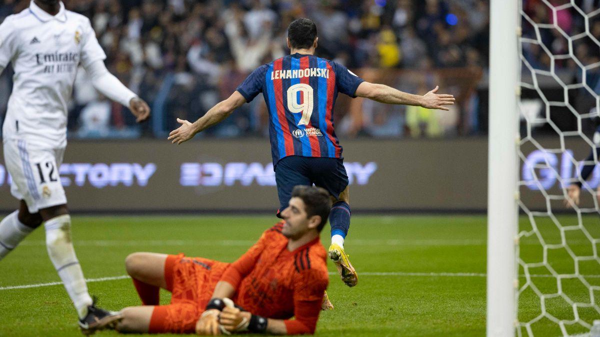 Robert Lewandowski fue clave en la victoria del FC Barcelona ante el Real Madrid en la final de la Supercopa de España