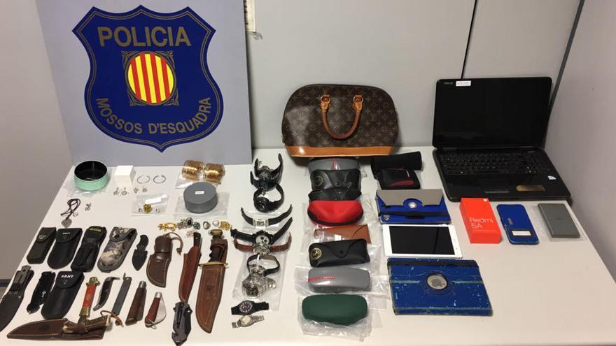 El material intervingut pels Mossos al domicili dels lladres a Badalona