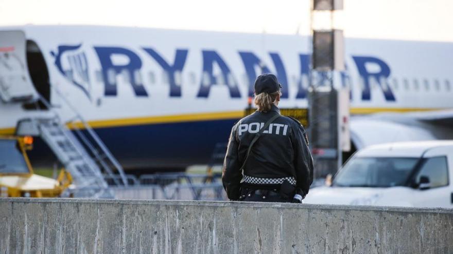 Evacuado un avión de Ryanair tras una pelea entre dos pasajeros