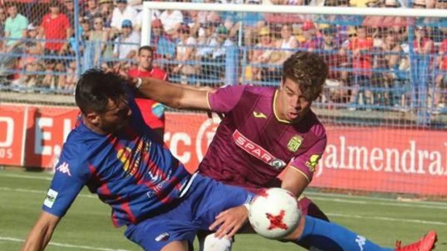 Lance del partido de vuelta de la final por el ascenso a Segunda entre Extremadura y Cartagena.