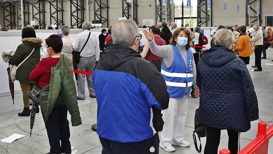 Un 20% de los gallegos sexagenarios están aún pendientes de la segunda dosis