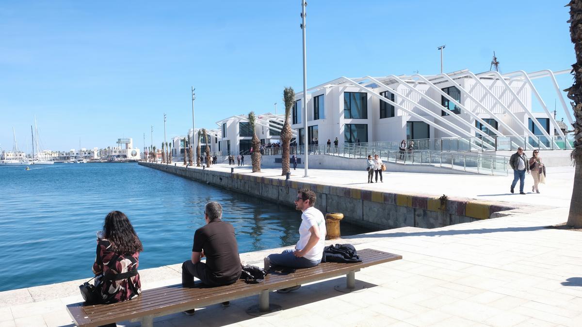 Estas instalaciones están ubicadas en la zona de Poniente del Puerto de Alicante.