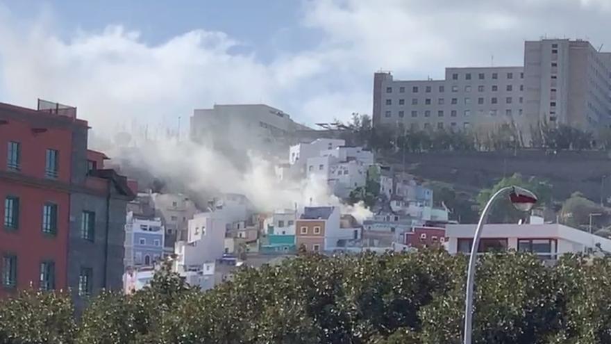 Alarma en Las Palmas de Gran Canaria: gran columna de humo en el Risco de San Nicolás