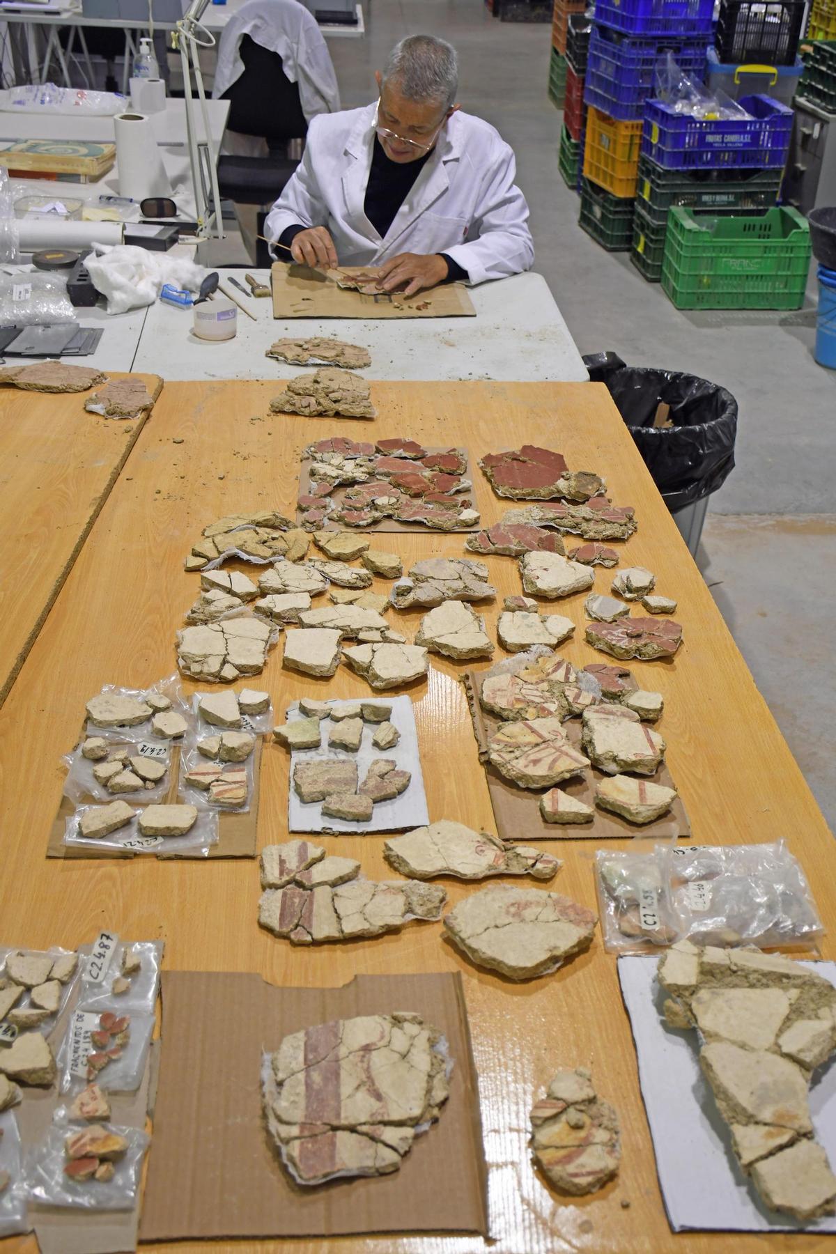 La limpieza e inventario de piezas en Vilamuseu.