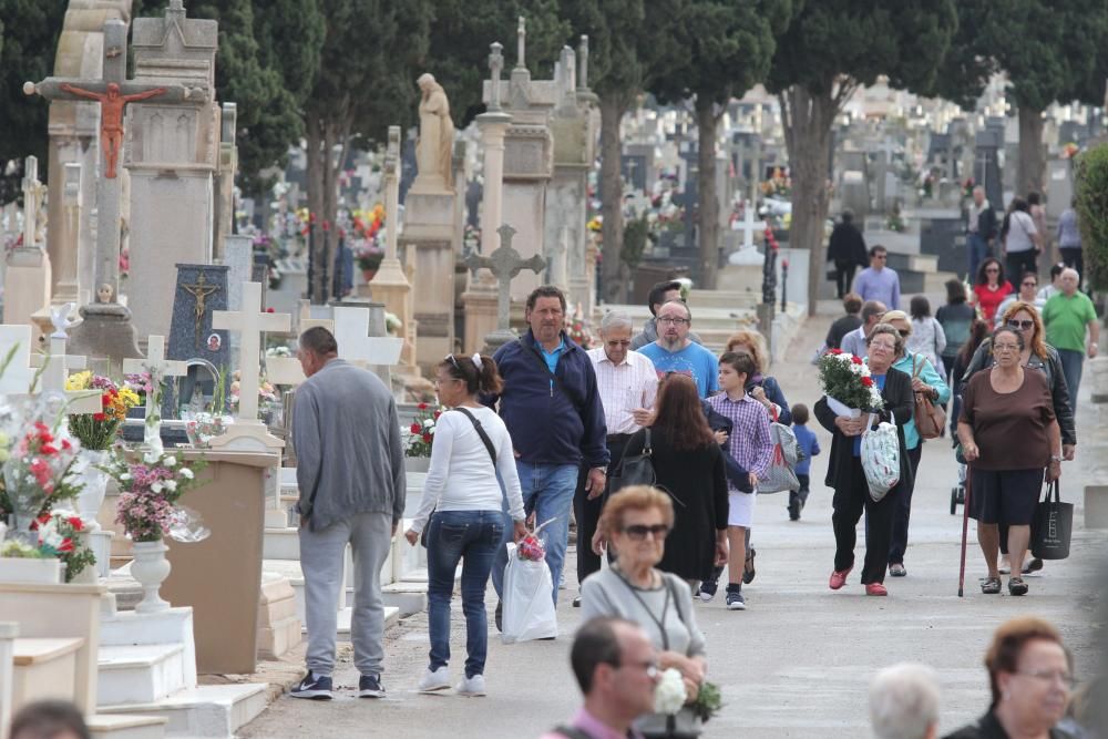 Los Remedios se llena de homenajes a los difuntos