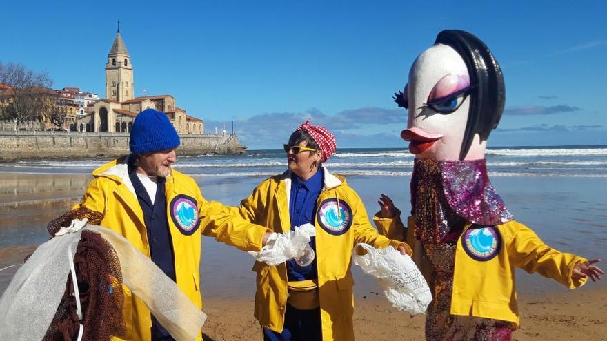 La sardina del Antroxu, pillada por las calles de Gijón