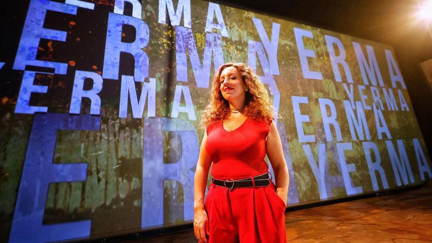 Berna Perles sobre el escenario de la Sala Sinfónica de Auditorio de Tenerife.