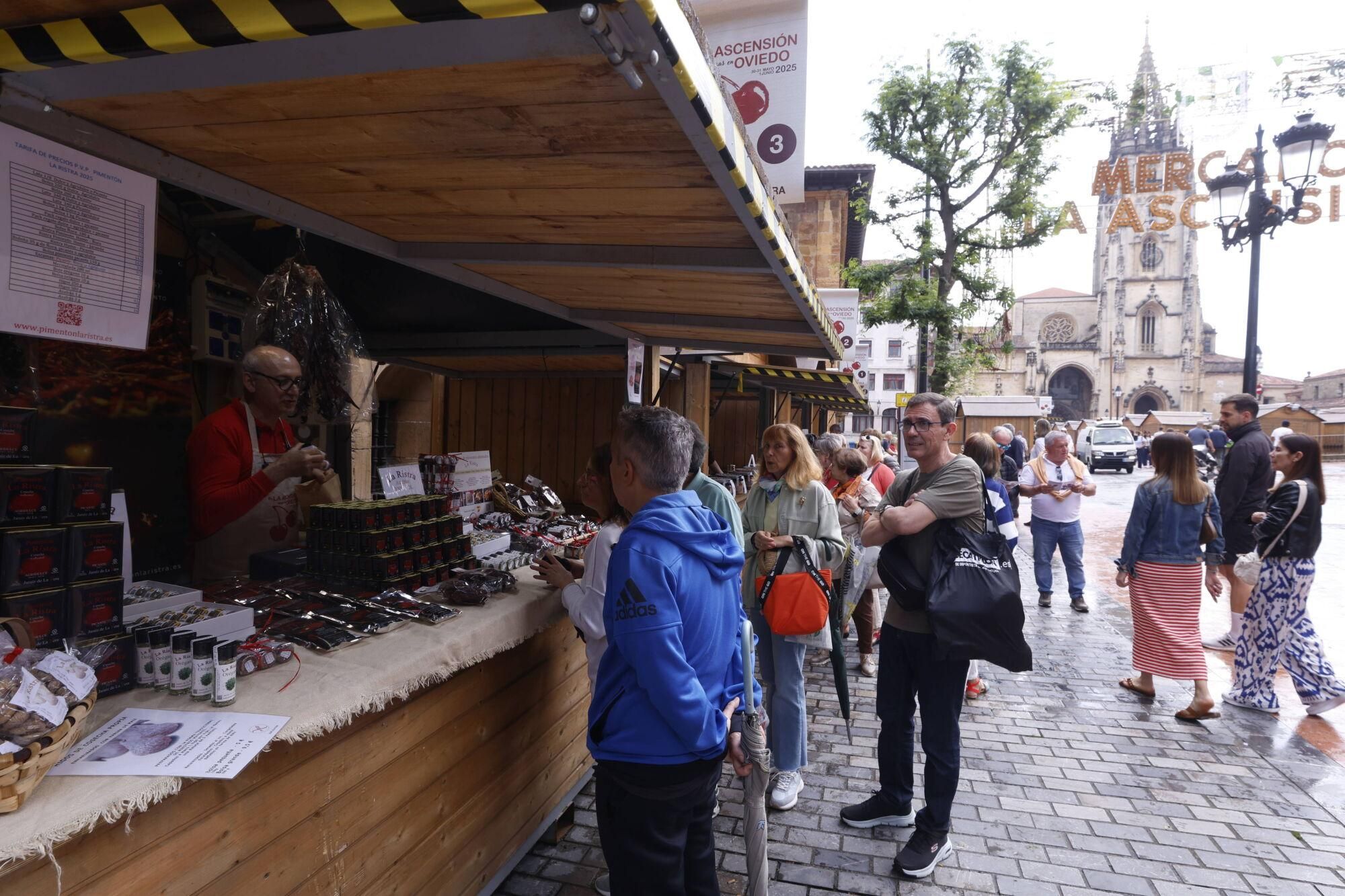 Apertura del mercadillo de la Ascensión y visita del alcalde