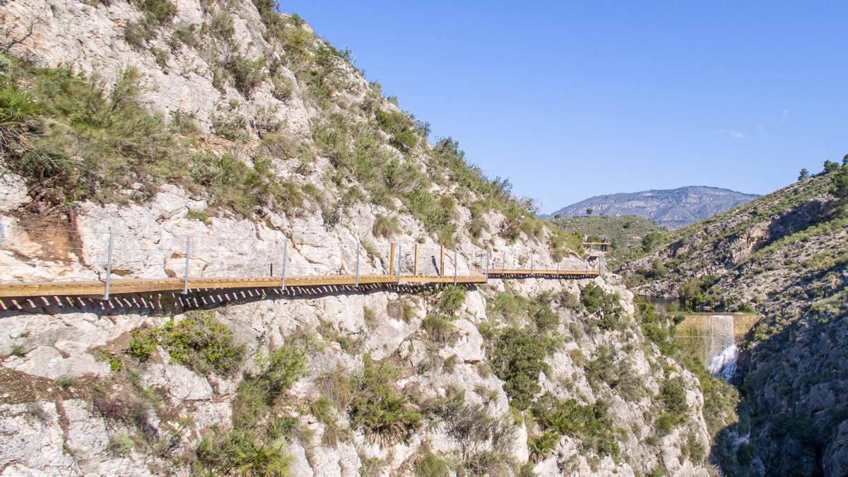 Pasarelas del Pantano de Relleu.