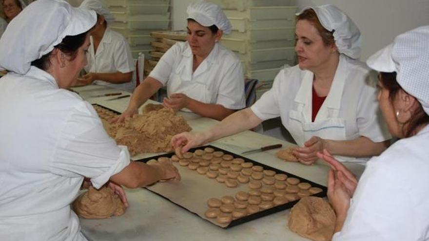 Los productos navideños elaborados en la Ciudad de El Torcal son demandados en Nueva York, Japón o Emiratos Árabes.