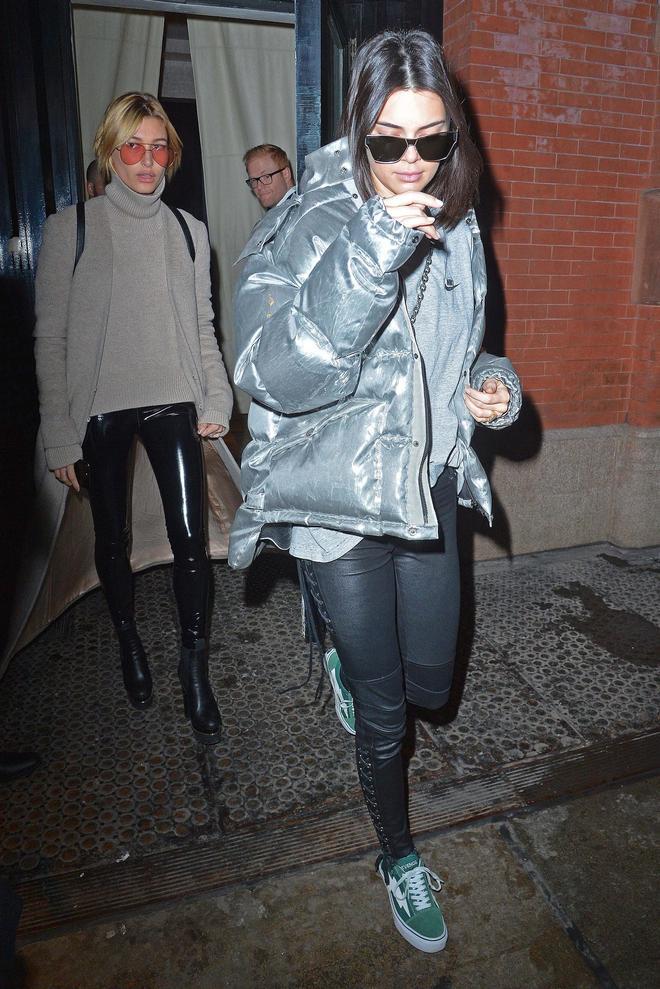 Hailey Baldwin y Kendall Jenner en Nueva York