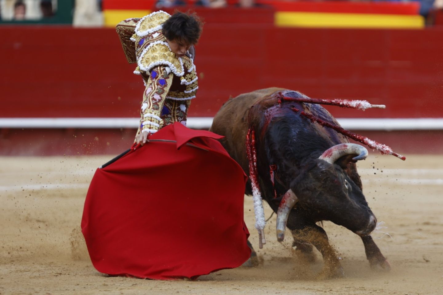 La puerta grande de Roca Rey en la Feria de Fallas 2023, en imágenes