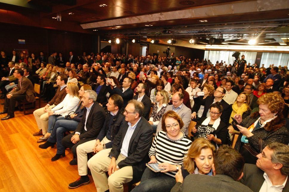 Rajoy se da un baño de multitudes en Murcia