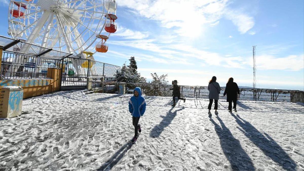 zentauroepp42051502 barcelona 13 02 2018 nieve nevada en el tibidabo foto jordi 180213105335