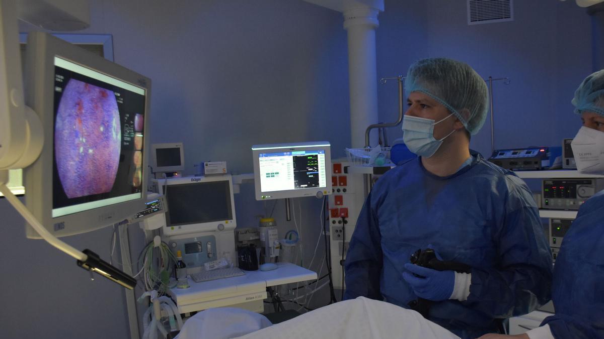 Una prueba para detectar cáncer de colon en un centro médico de Manresa, en una imagen de archivo.