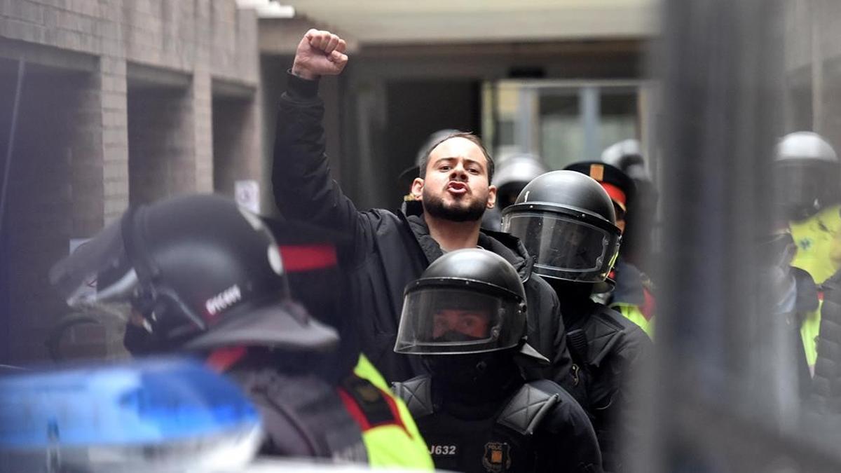 Detención de Pablo Hásel en la Universitat de Lleida