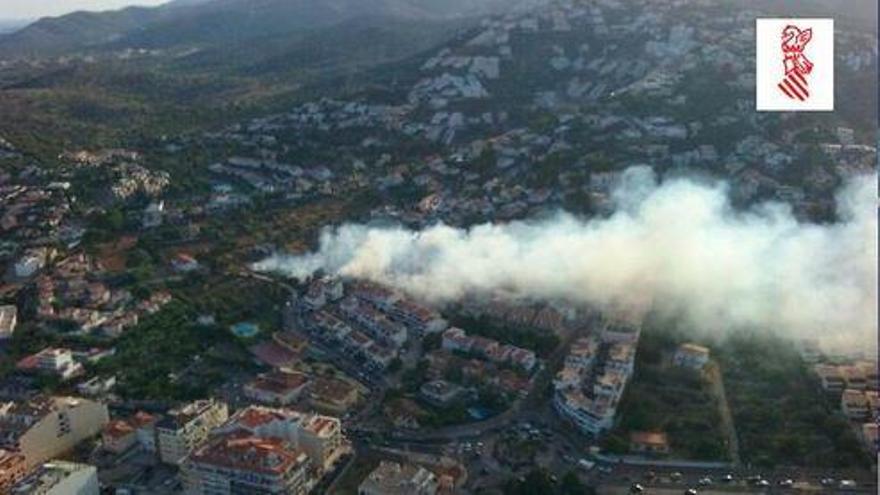 Controlado un incendio en una zona de cultivo abandonado en Peñíscola