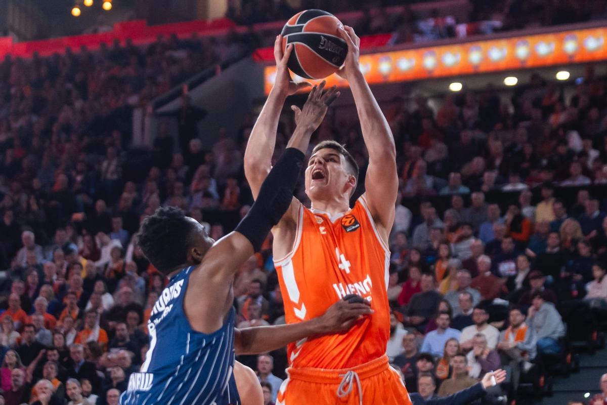 El Valencia Basket - Anadolu Efes del Roig Arena, en imágenes