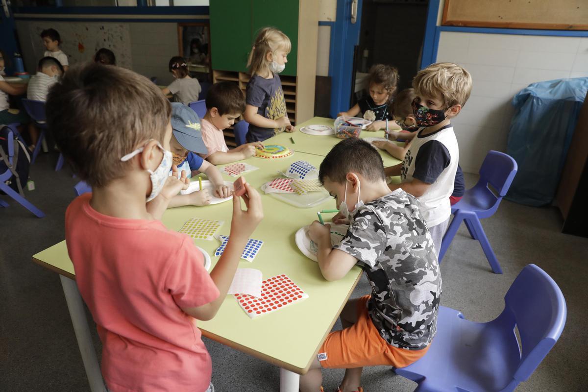 Actividades en el aula, durante el casal de verano de la escuela Fedac, el pasado viernes