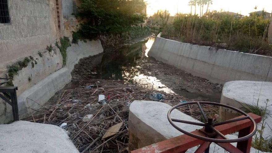 Estado en el que se encuentra la acequia y el entorno del Molino de Oliver en Aljucer.