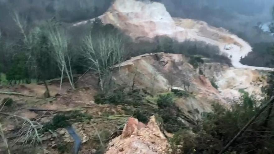 Espectacular desprendimiento de tierras en A Estrada por las lluvias