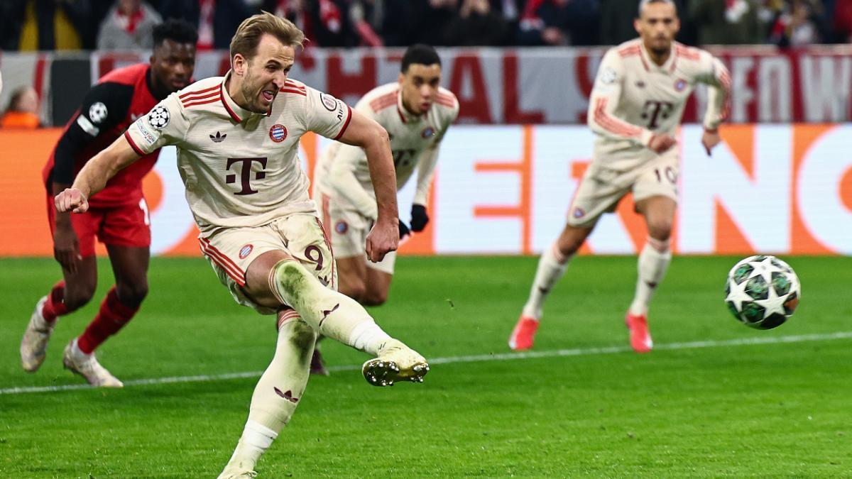 Harry Kane scoring the 3-0 penalty.