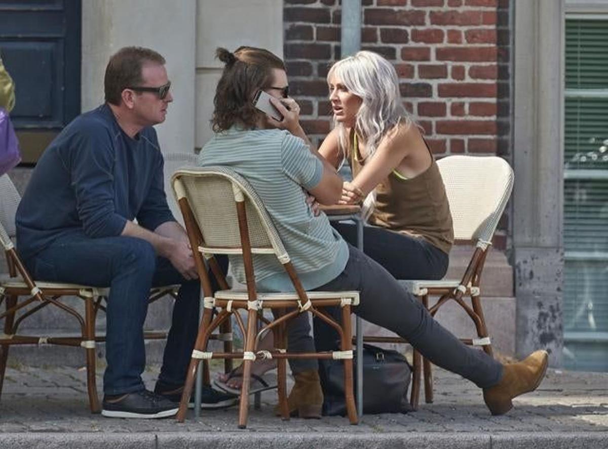 Harry Styles, de paseo con la estilista del grupo por Copenhague