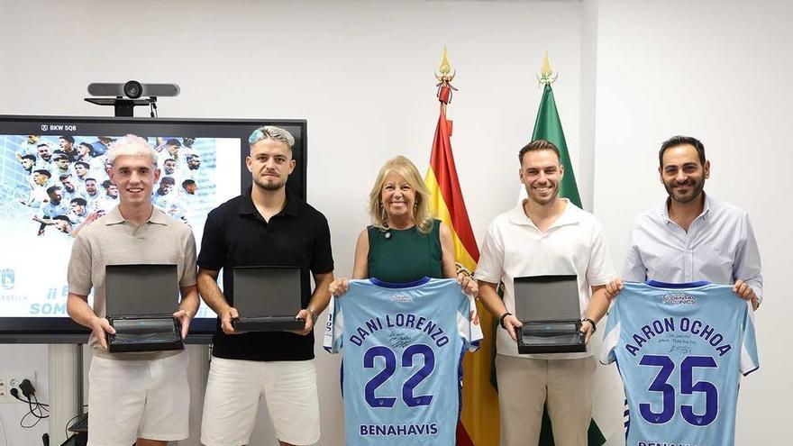 Marbella homenajea a Dani Lorenzo, Aaron Ochoa y Dani Jiménez tras el ascenso del Málaga CF a Primera División
