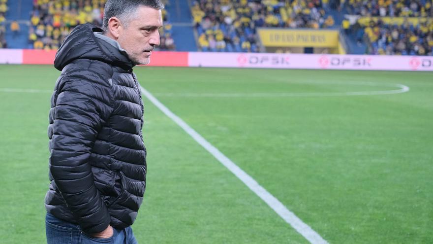García Pimienta da largas a la UD Las Palmas, que ya busca entrenador